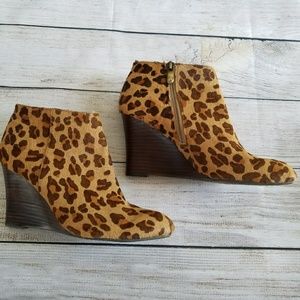 Adrienne Vittadini Leopard Print Wedge Booties 9